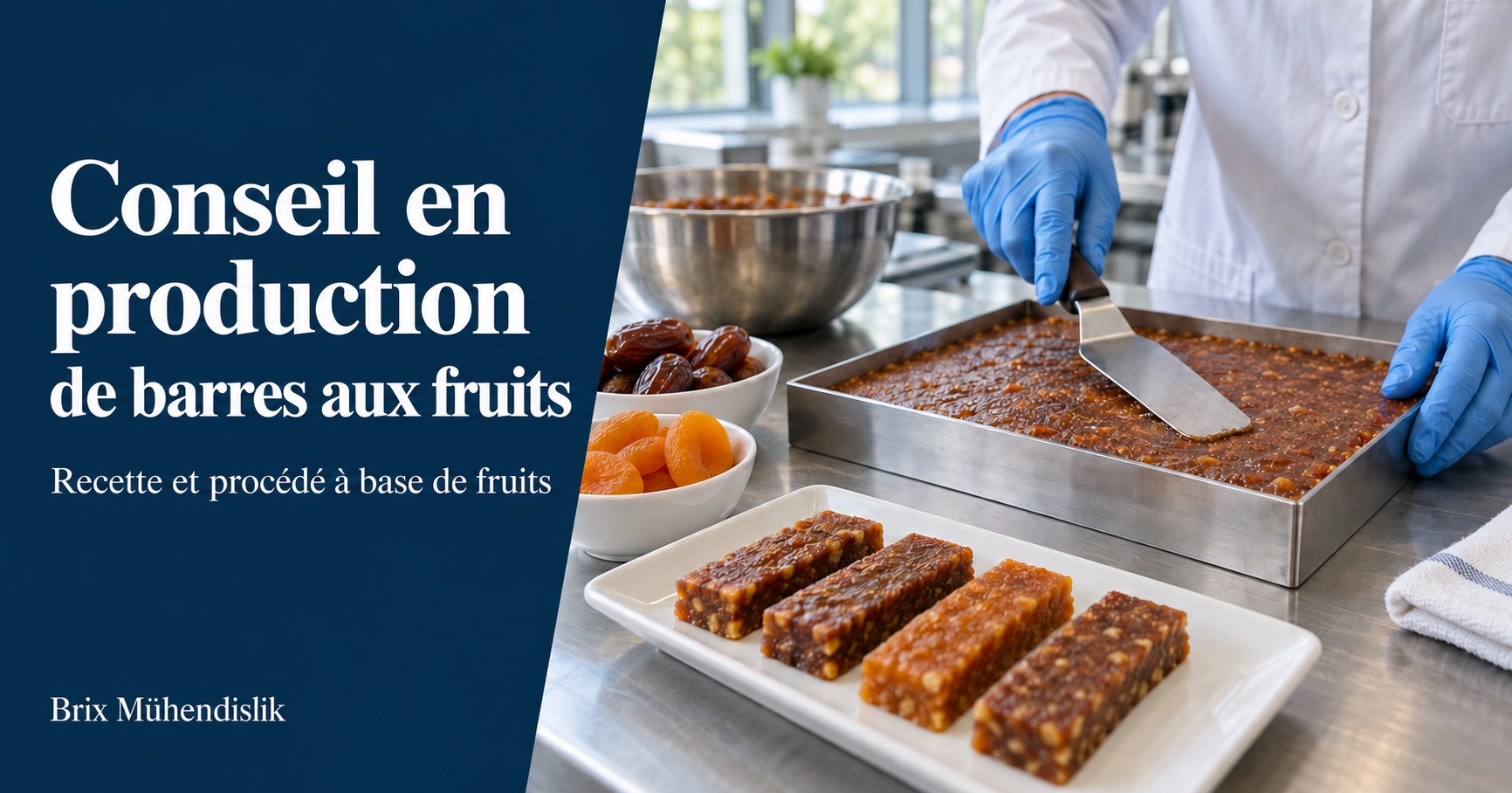Spécialiste lissant une pâte de fruits dans un cadre en acier près de barres, dattes et abricots secs en cuisine pilote.